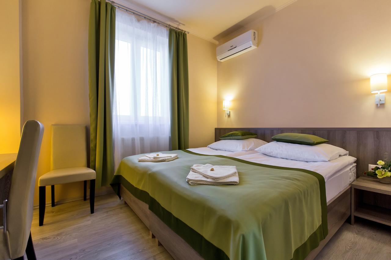 Kentaur Lovaspanzio Hotel Hodmezovasarhely Bagian luar foto